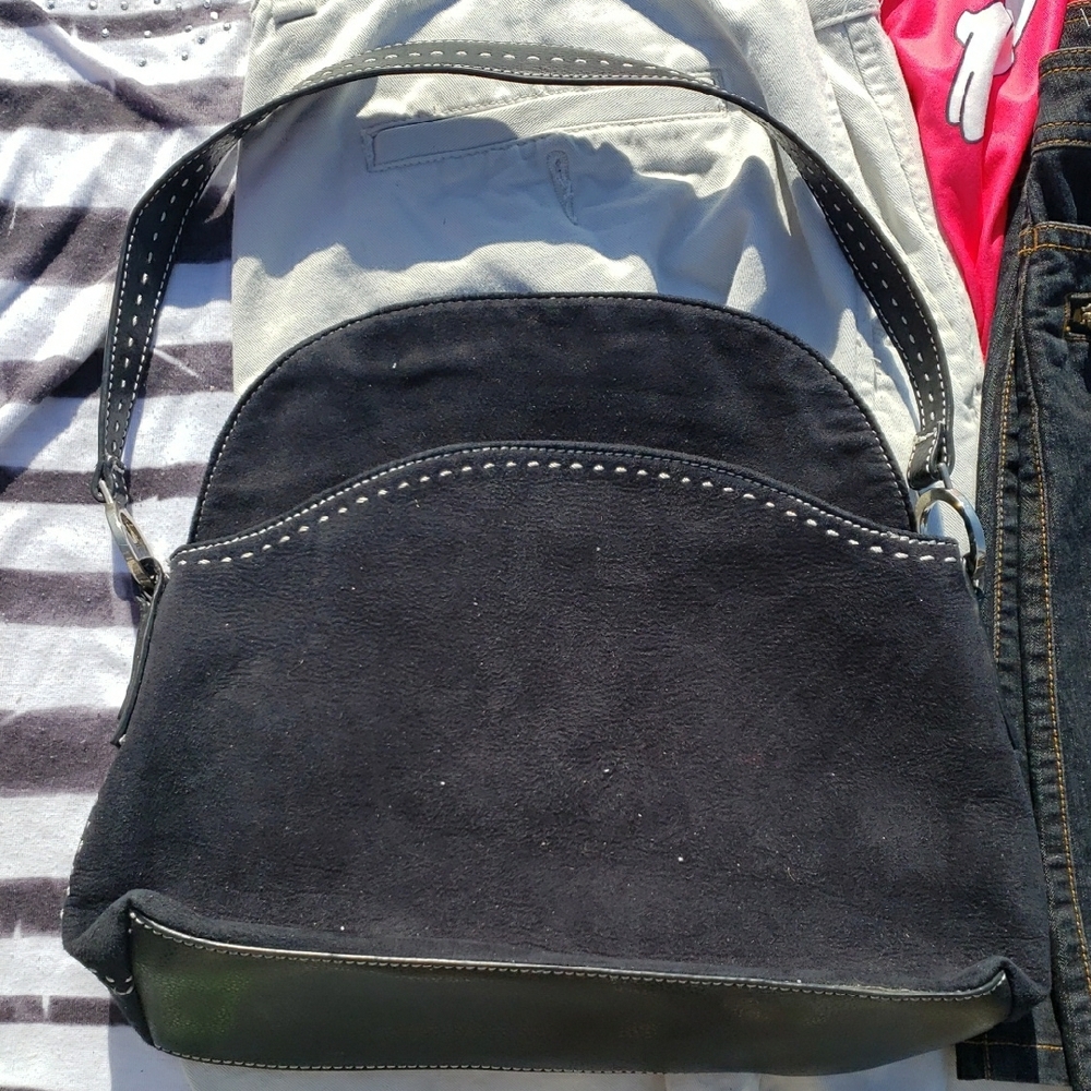 Tommy Hilfiger Black Messenger Bag with Rounded Shape and Soft Texture